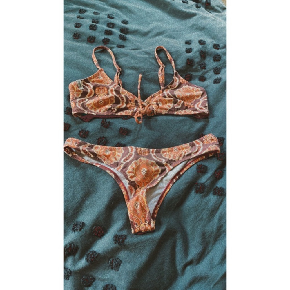 Rhythm brand orange paisley set